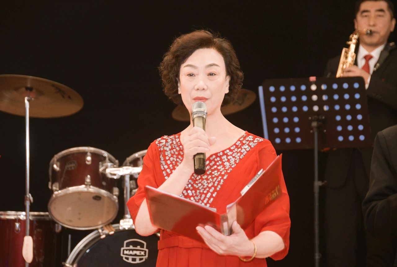 特刊：金秋歌舞团与红太阳文艺团春节联谊会| 市老年体协|市老年大学|市电视台|国欣棉业|中华诗经阁|翔龙酒店等领导们参加|中华诗经阁副社长白公平即兴赋联（图18）