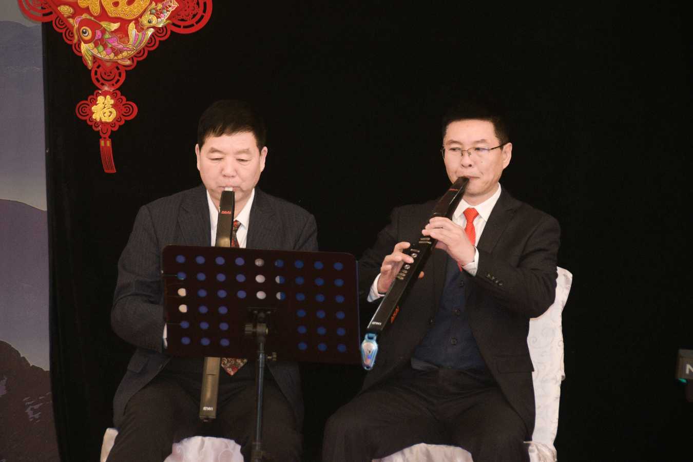 特刊：金秋歌舞团与红太阳文艺团春节联谊会| 市老年体协|市老年大学|市电视台|国欣棉业|中华诗经阁|翔龙酒店等领导们参加|中华诗经阁副社长白公平即兴赋联（图16）