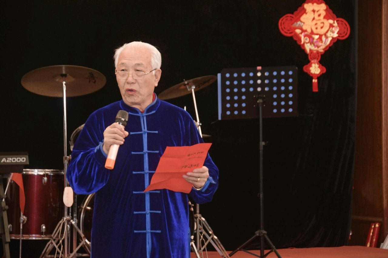 特刊：金秋歌舞团与红太阳文艺团春节联谊会| 市老年体协|市老年大学|市电视台|国欣棉业|中华诗经阁|翔龙酒店等领导们参加|中华诗经阁副社长白公平即兴赋联（图8）
