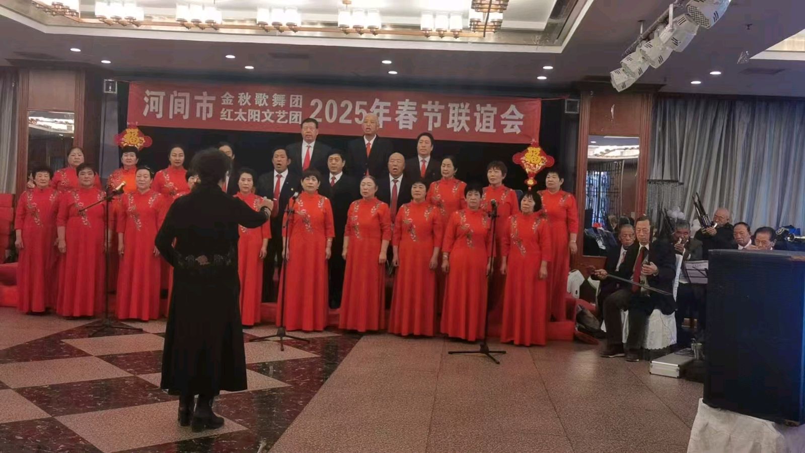 特刊：金秋歌舞团与红太阳文艺团春节联谊会| 市老年体协|市老年大学|市电视台|国欣棉业|中华诗经阁|翔龙酒店等领导们参加|中华诗经阁副社长白公平即兴赋联（图44）