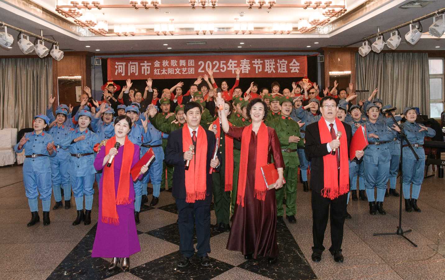 特刊：金秋歌舞团与红太阳文艺团春节联谊会| 市老年体协|市老年大学|市电视台|国欣棉业|中华诗经阁|翔龙酒店等领导们参加|中华诗经阁副社长白公平即兴赋联（图52）