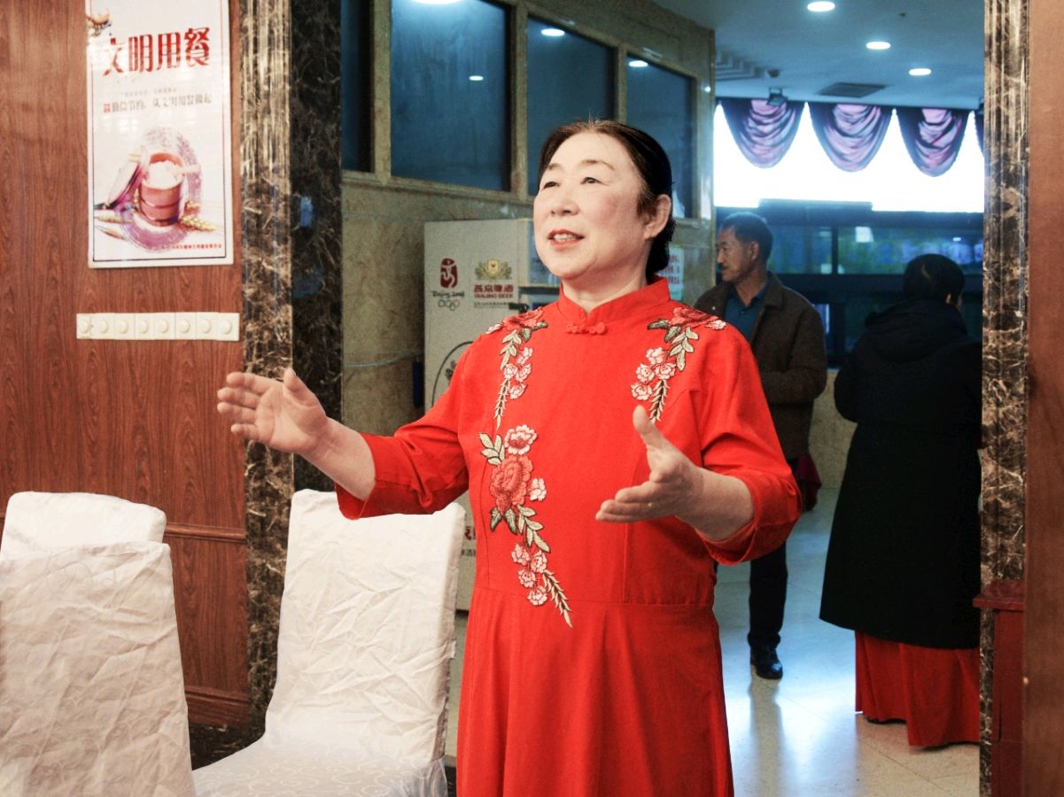 特刊：金秋歌舞团与红太阳文艺团春节联谊会| 市老年体协|市老年大学|市电视台|国欣棉业|中华诗经阁|翔龙酒店等领导们参加|中华诗经阁副社长白公平即兴赋联（图58）