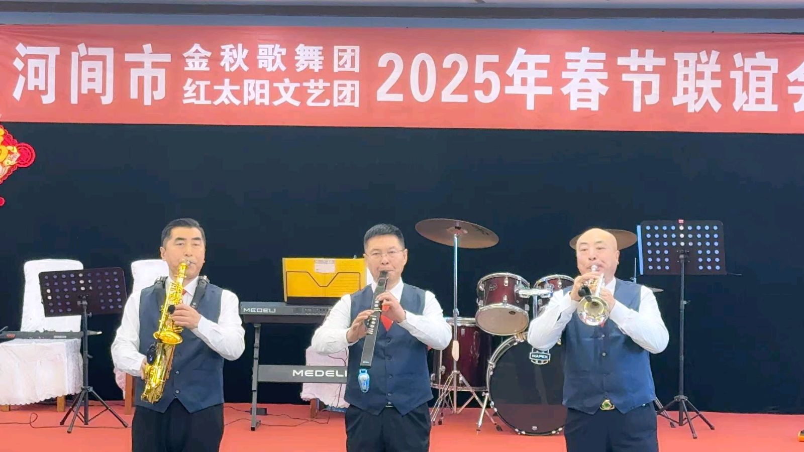 特刊：金秋歌舞团与红太阳文艺团春节联谊会| 市老年体协|市老年大学|市电视台|国欣棉业|中华诗经阁|翔龙酒店等领导们参加|中华诗经阁副社长白公平即兴赋联（图14）