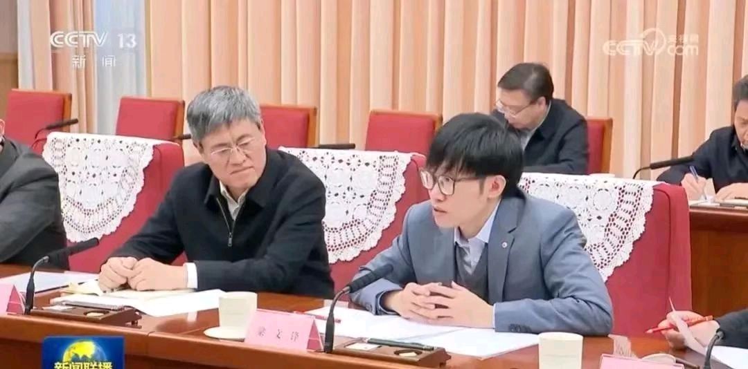 《赞中国人工智能青年科学家梁文锋》联机全球发布谢瑛中作品欣赏（图3）