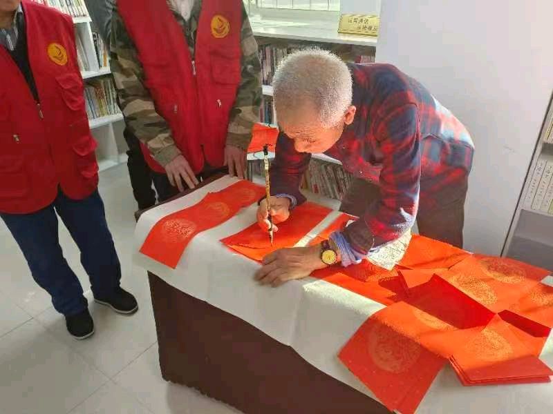 名家专栏 ｜张德仁：全国书香之家送春联一一牡丹江市西安区老科协服务百姓文化过年点滴（图2）