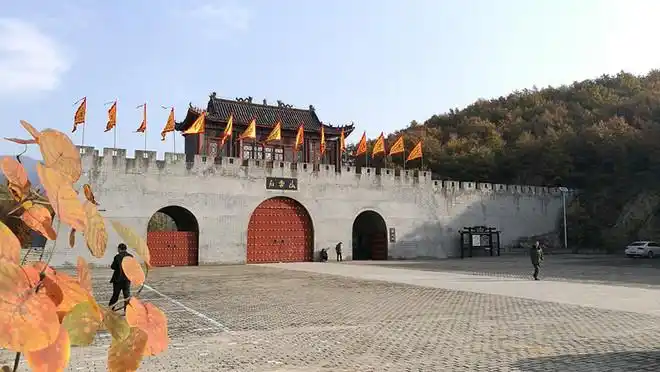郝秀建的《春游白云山》