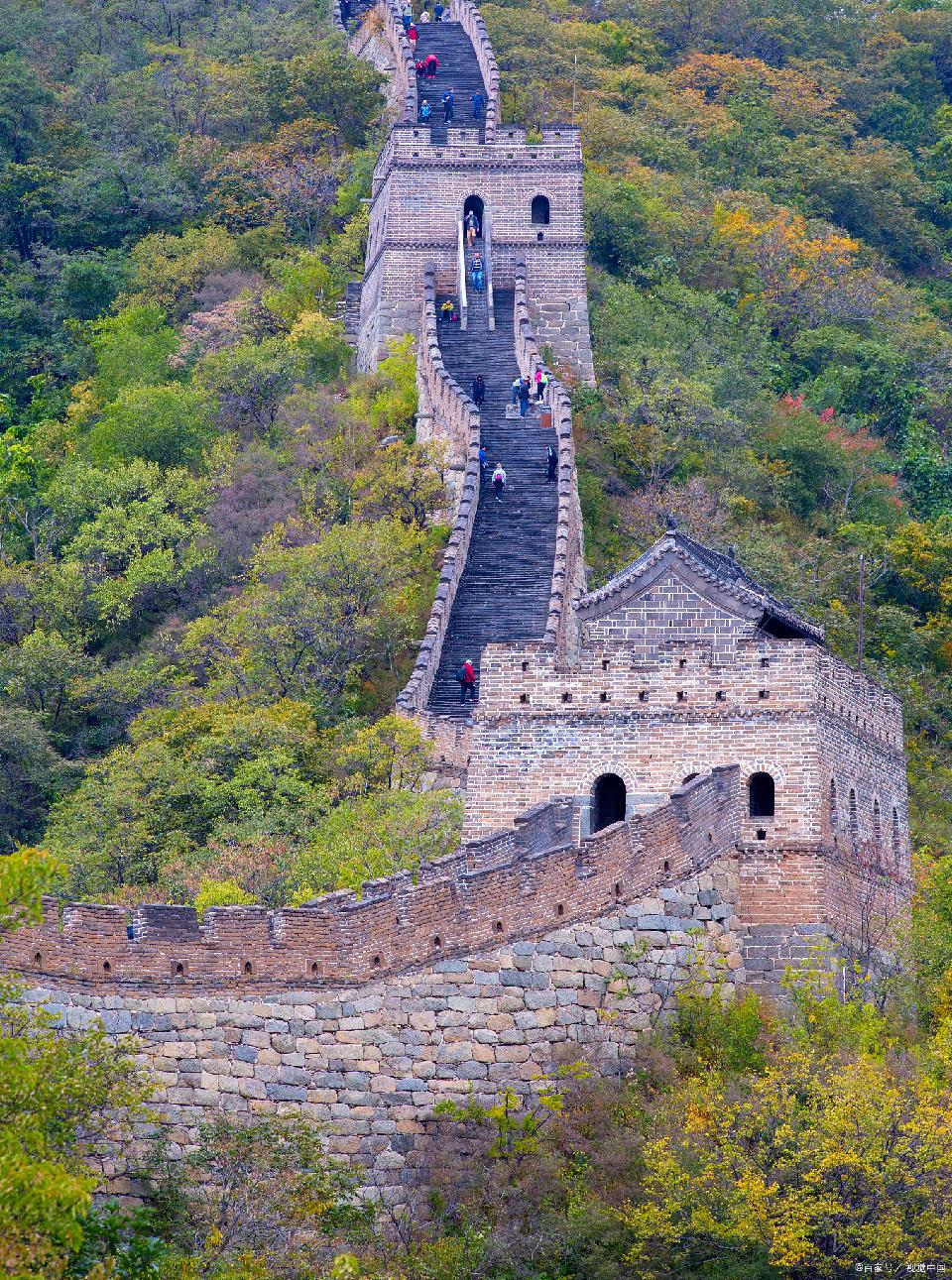 东方书剑的《七律·万里长城》