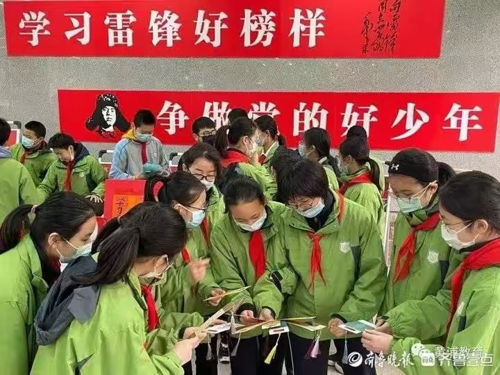【荣耀中国】现代诗·雷锋精神永恒的需求文/曹赟（河南）（图8）