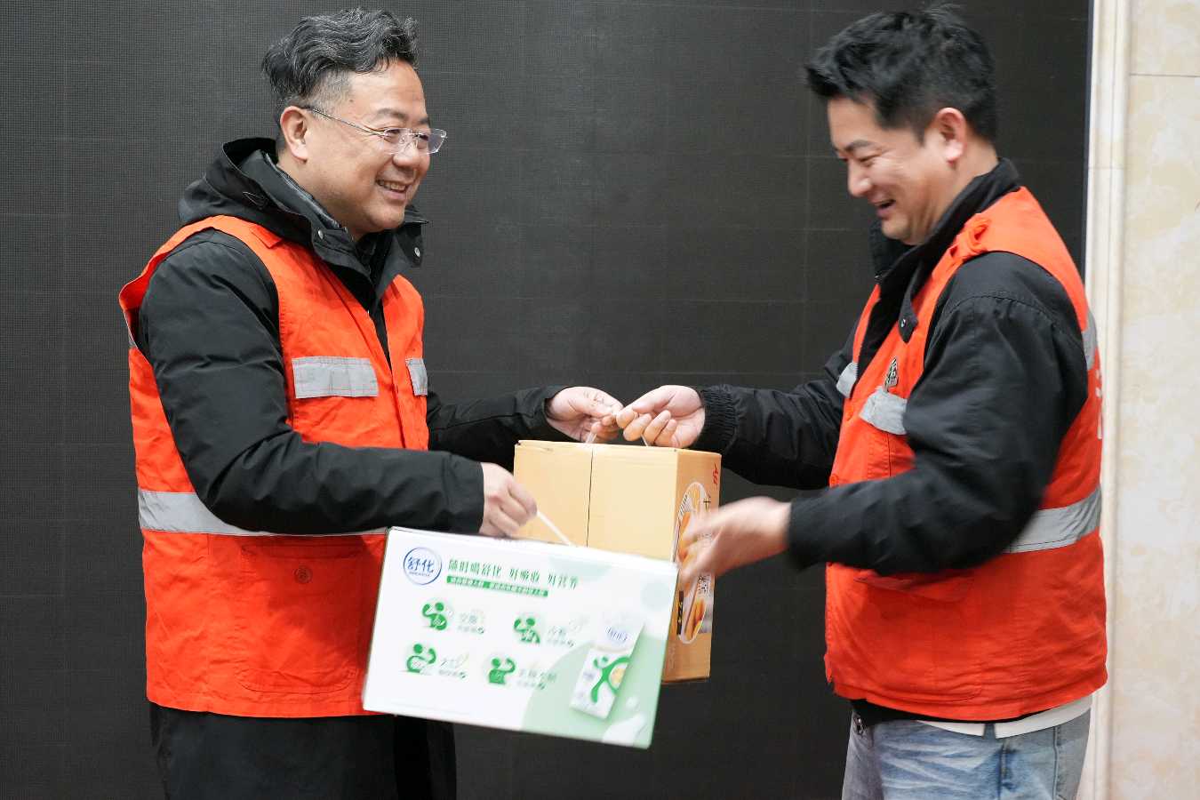 「关团动态」涪陵工务段关团慰问增援宝成线集中修的21名青工（图2）