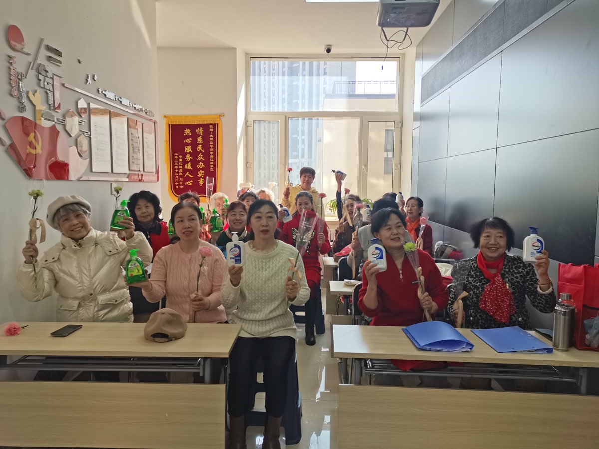 中海江城社区妇女节传递美好，点亮平凡日常（图4）