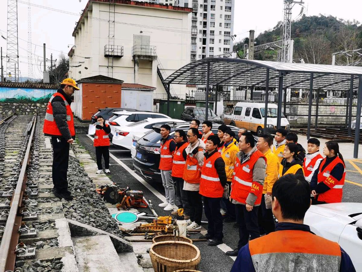 「关工动态」涪陵工务段涪陵线路车间关工小组开展防胀防洪应急演练（图3）