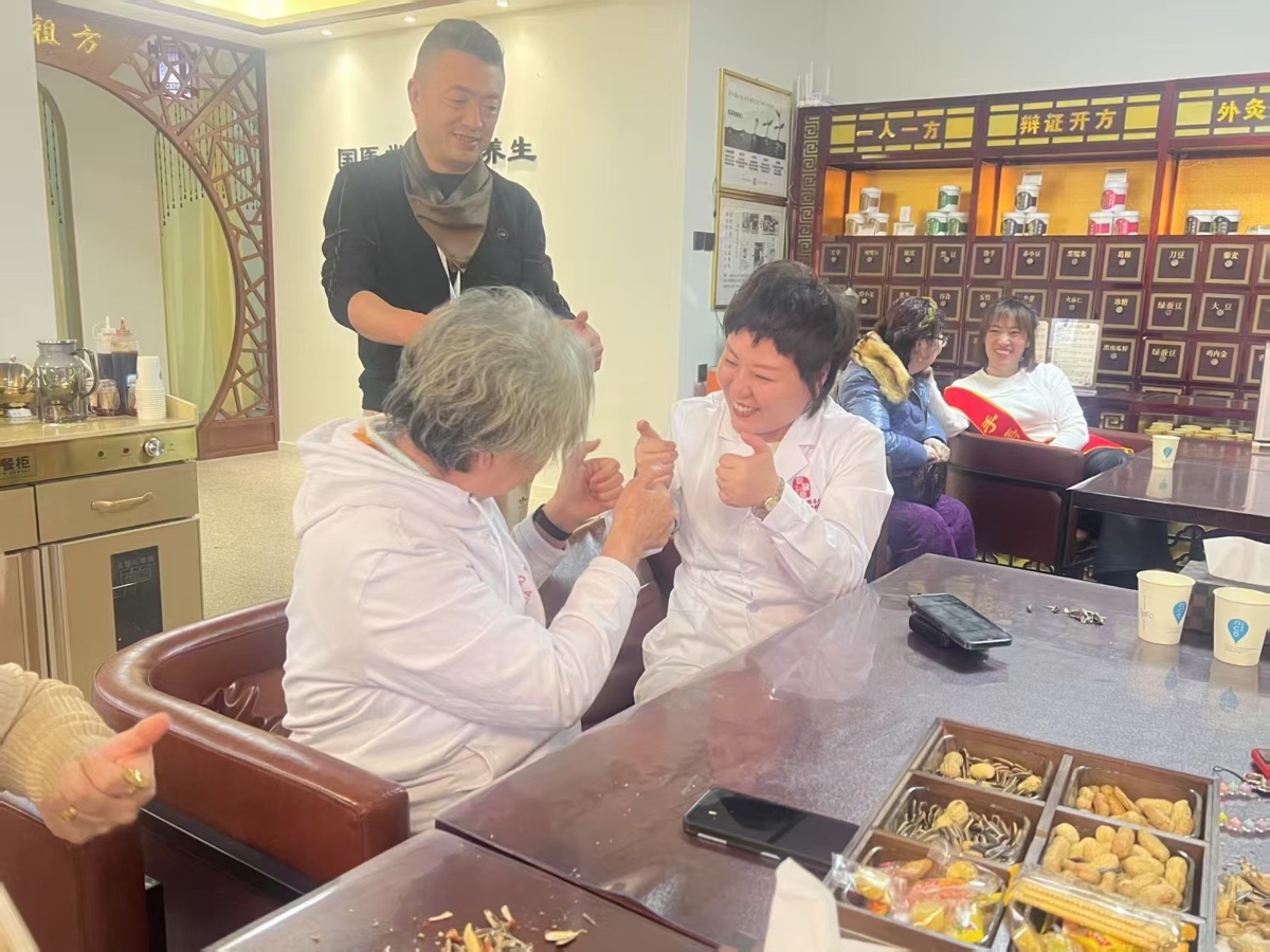 学雷锋日关爱失聪人群，志愿服务传递温暖