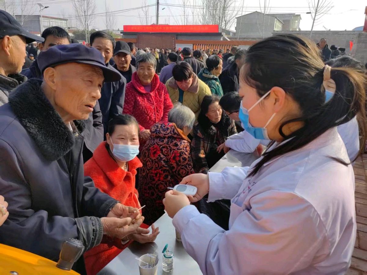 叶县中医院“传承红色基因，情系老区人民”健康义诊温暖人心（图3）