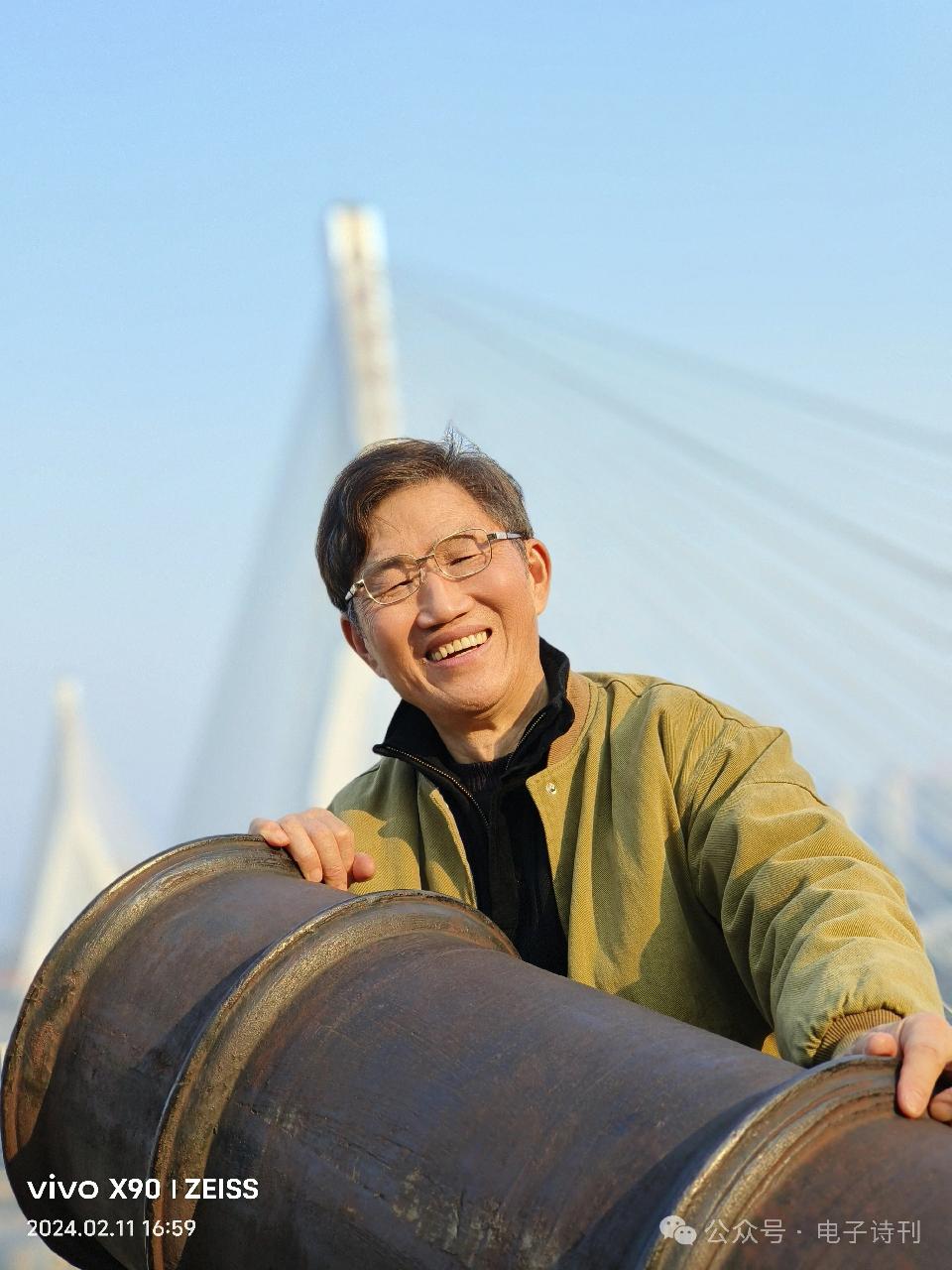 把三月装进相册里：作者||肖焕新-朗诵||黑天鹅｜海外头条（图7）
