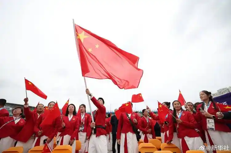 聆听 ‖ 杜丽峰朗诵《五星红旗颂》作者/徐林（图5）