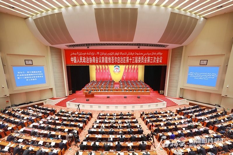 人慈为怀，心为善，江保友教授一生致力于中医医学研究（图2）