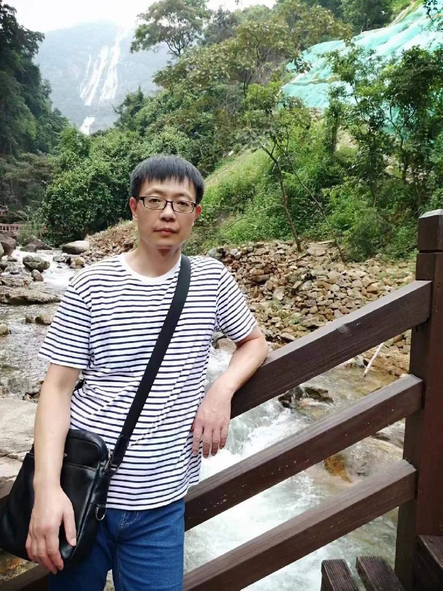 李子树：《楼台》海外头条（图6）