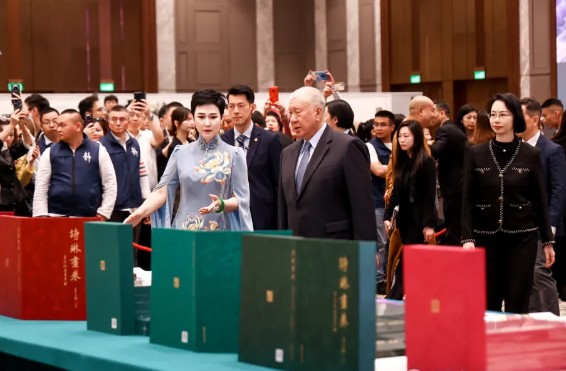 华夏文化促进会主席李小琳“爱在人间 诗琳画卷——李小琳诗书画展”在澳门举办（记者 常魁星）（图4）