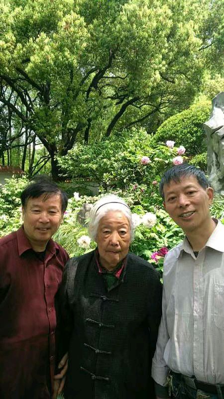 蝶恋花-沪漕溪公园赏百年牡丹又思母* 文/冯志清（上海）【冰心文化传媒】（图7）