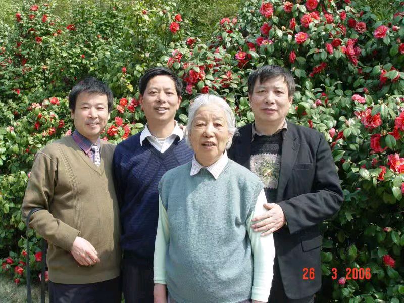蝶恋花-沪漕溪公园赏百年牡丹又思母* 文/冯志清（上海）【冰心文化传媒】（图13）