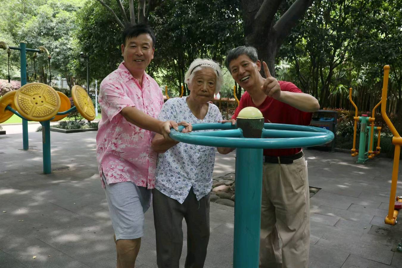 蝶恋花-沪漕溪公园赏百年牡丹又思母* 文/冯志清（上海）【冰心文化传媒】（图18）