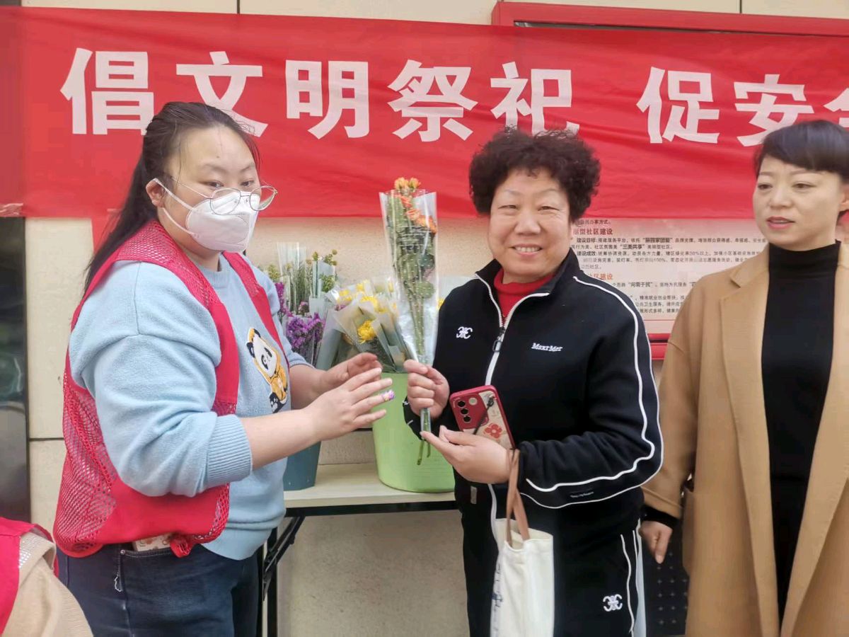 《垃圾分类新时尚 绿色清明展新姿》——丽园路社区开展绿色环保宣传（图2）