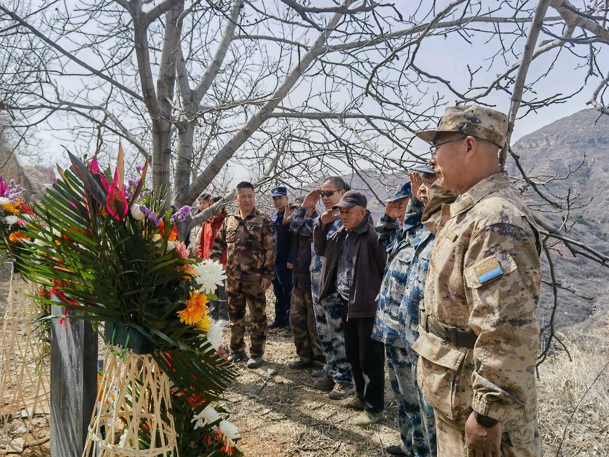 李靖水：青山埋忠骨，清明祭英魂