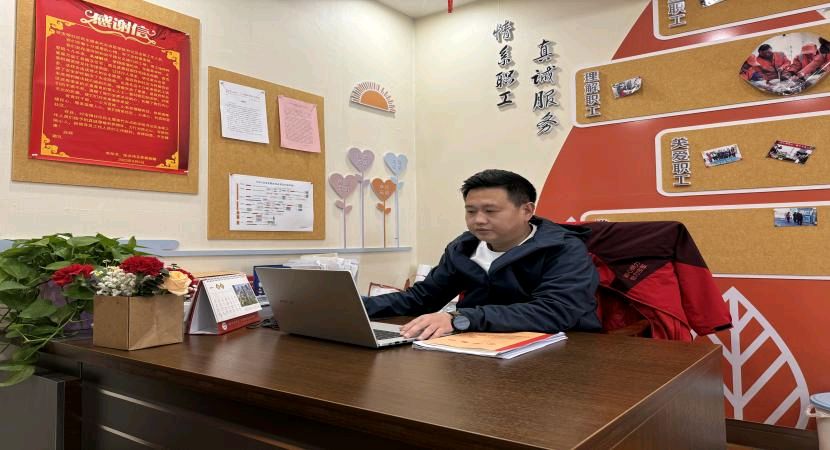 十五年坚守铸就社区'红色堡垒'——记银古路街道宝银社区书记欧学锐