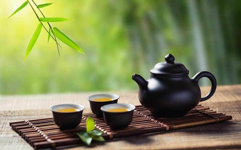 读赵渊彧老师的〔双调•水仙子〕奔向柳岸花明的绽放 ——晨练见一枝花怒放在栅栏外赏析