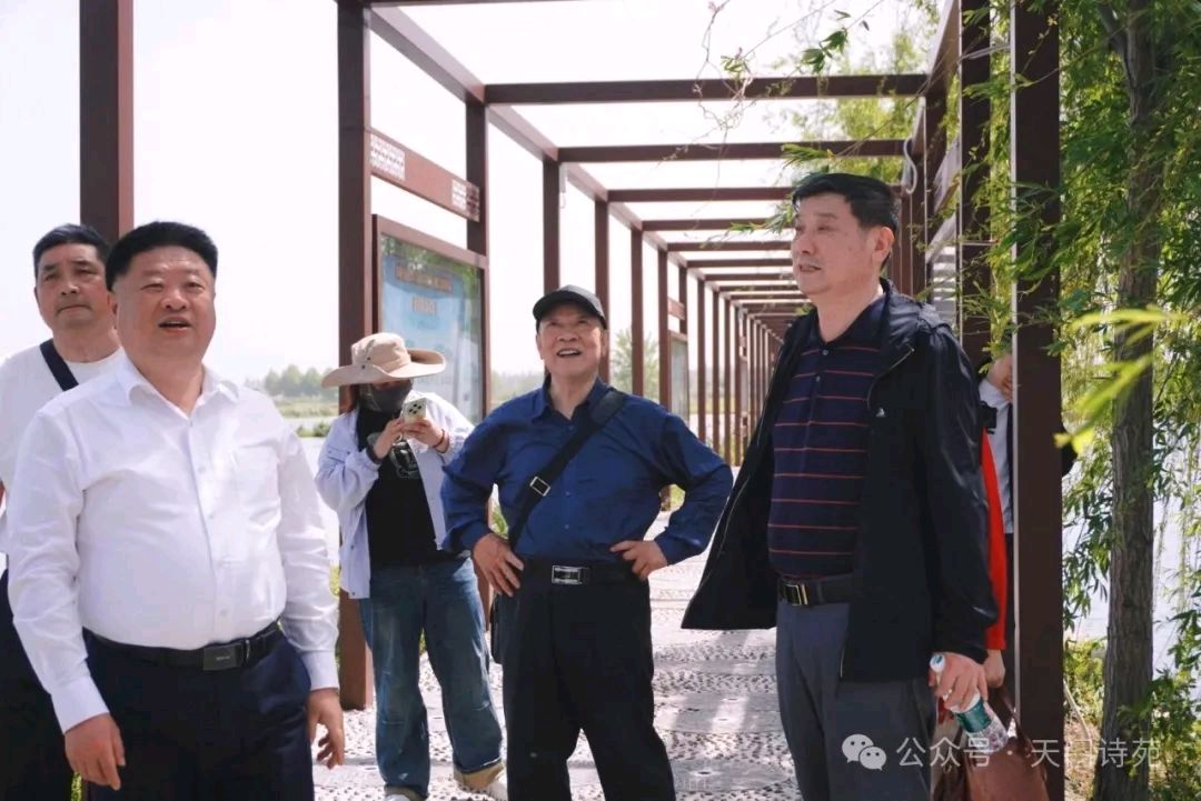 天门市诗词楹联学会应邀赴潜江市参观学习采风交流 【天门头条】（图14）