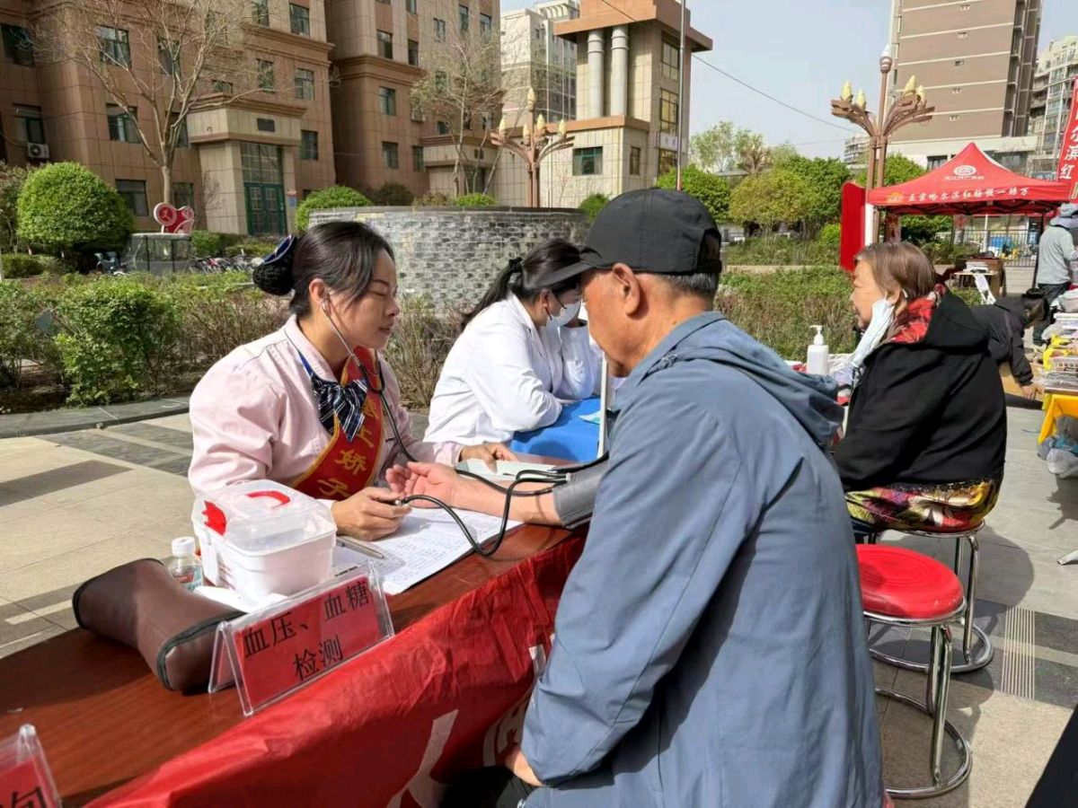前进街银华社区睦邻集市温暖开市