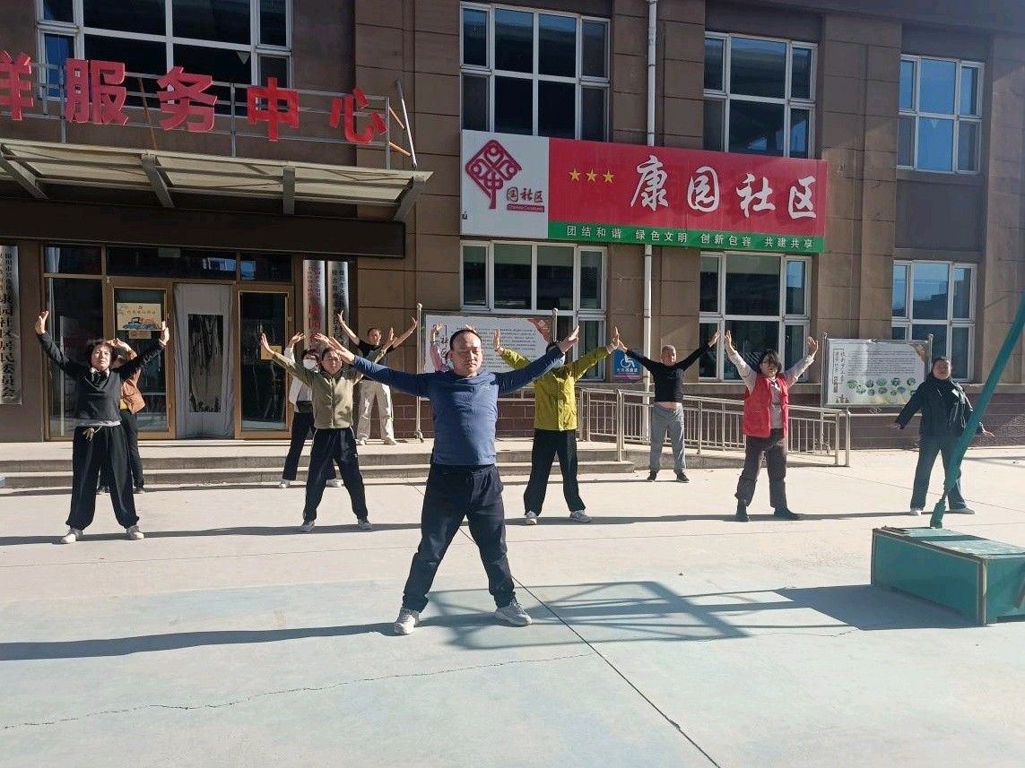 八段锦养生课堂开课啦！康园社区掀起全民健身热（图2）