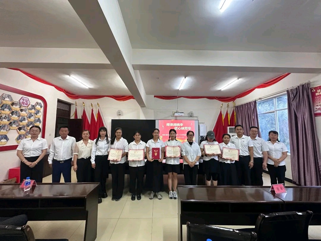 【允美教育集团】薪火相传育桃李 匠心筑梦绽芳华—— 西双版纳州允景洪小学2025年师徒结对仪式（图15）