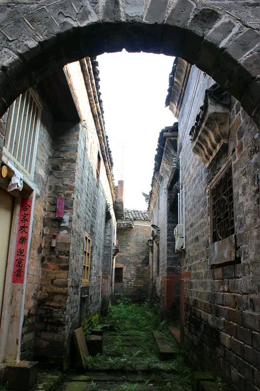 发扬革命传统，争取更大光荣（图2）