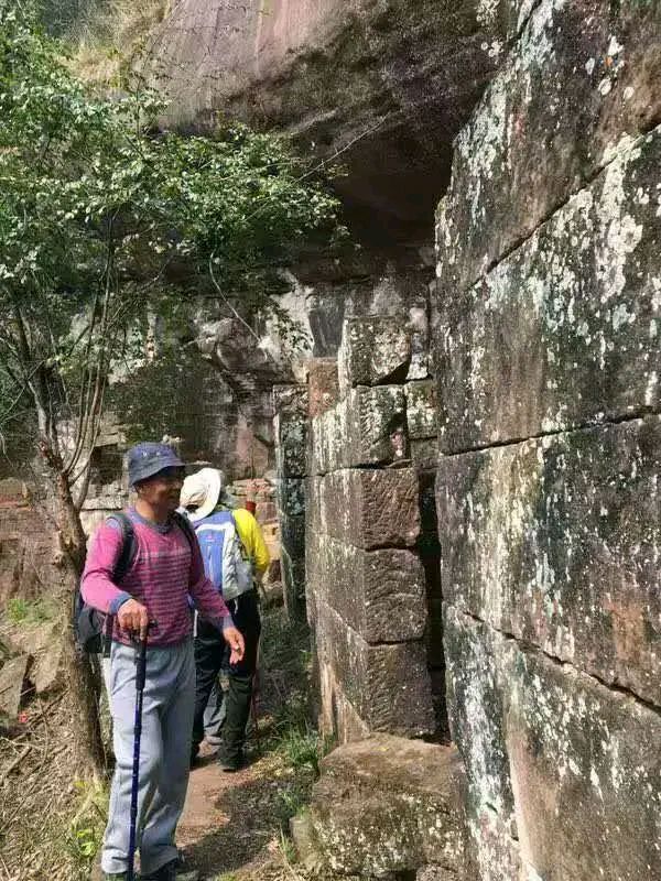 发扬革命传统，争取更大光荣（图3）
