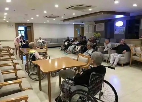 【和阳诗人】五一节假日我驻守在养老院||文/笔架山人（图2）