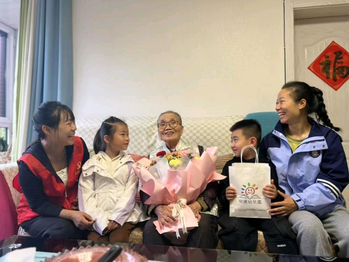 母亲节特别行动：让爱与温暖在社区绽放
