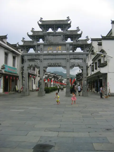 七律·游婺源江湾（文/邹晓华）……莲叶之珠文学社