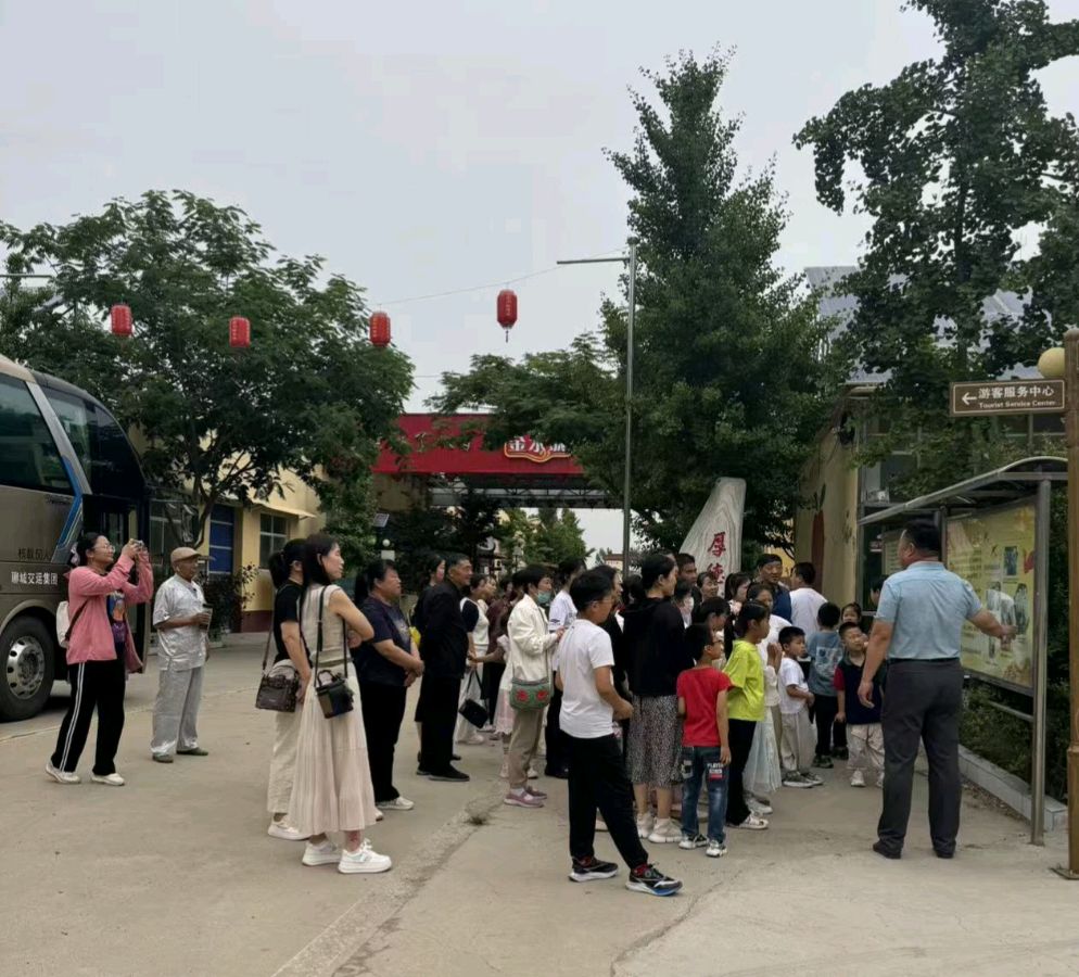 “城来乡往·东昌人游东昌”惠民旅游观光团走进【金水城香油】，探寻非遗传统工艺魅力