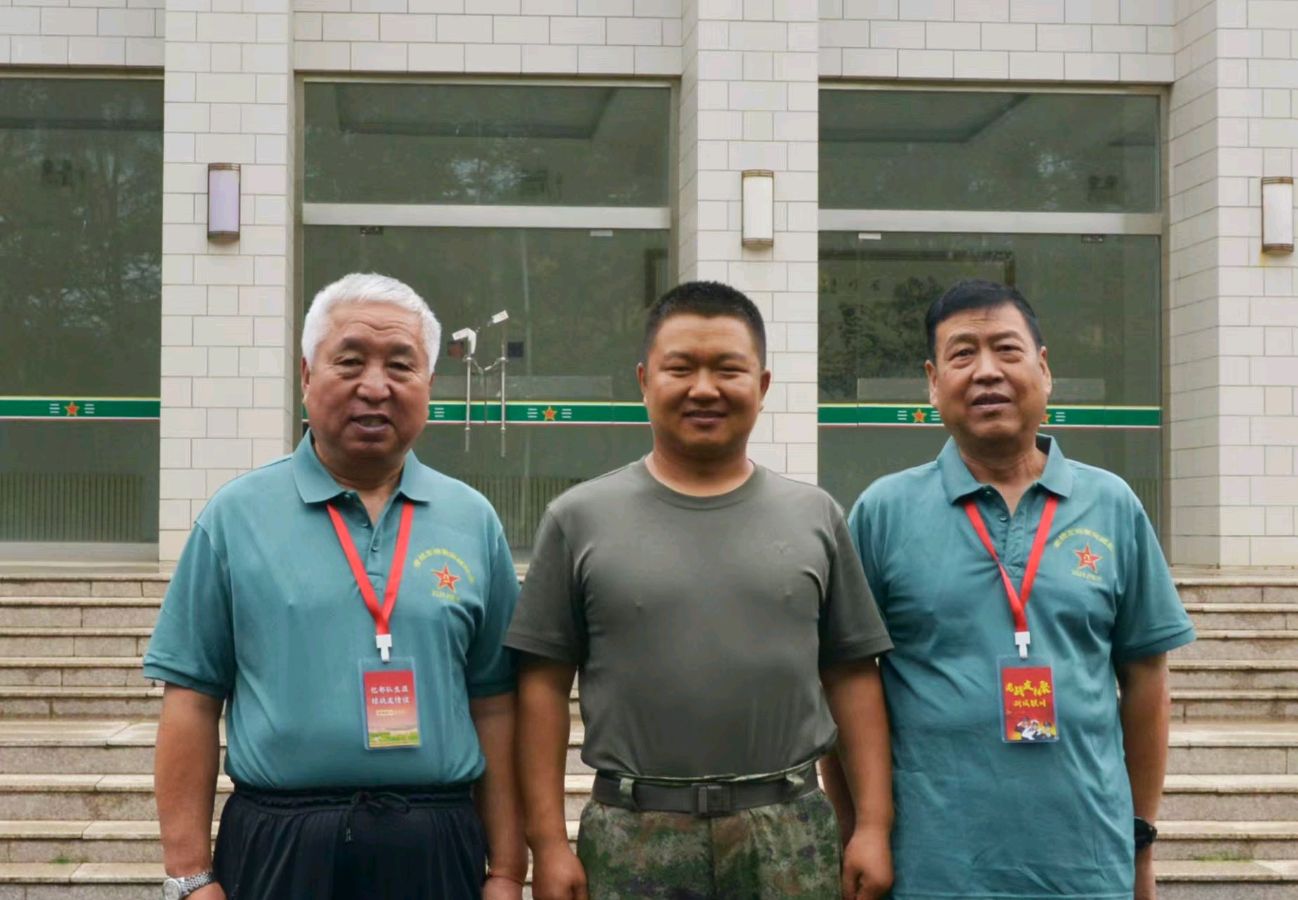 歌曲丨当过兵的人丨歌词: 麻阳华丨作曲: 高吉魁丨演唱: 孟成军丨京港澳台世界头条（图23）
