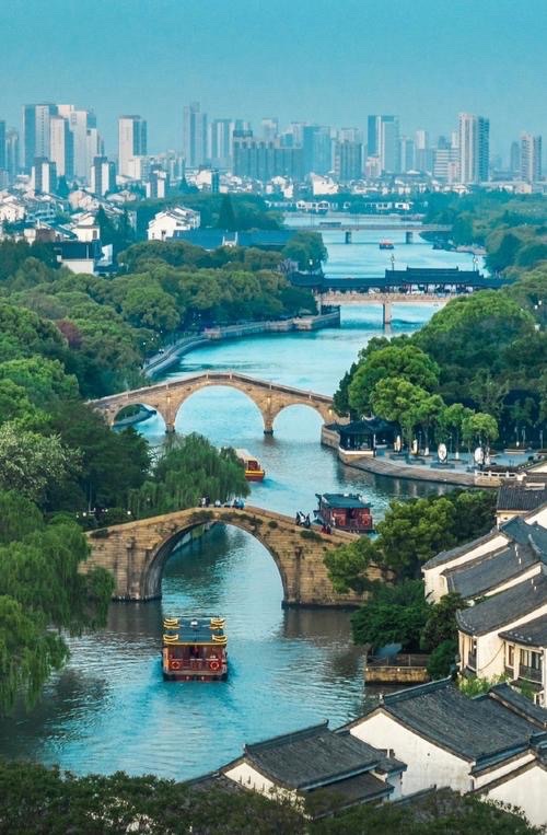 家明朗诵《运河龙争万里潮》文：赤脚诗童/山之子（北京）长安街总社【金话筒朗诵团】世界诗人名人展13791期（图6）