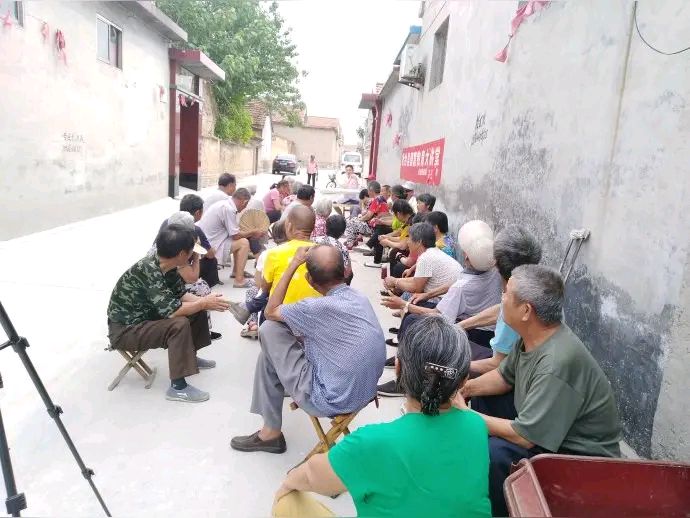 「微型小说」微光引航,梦绽芳华(图2)