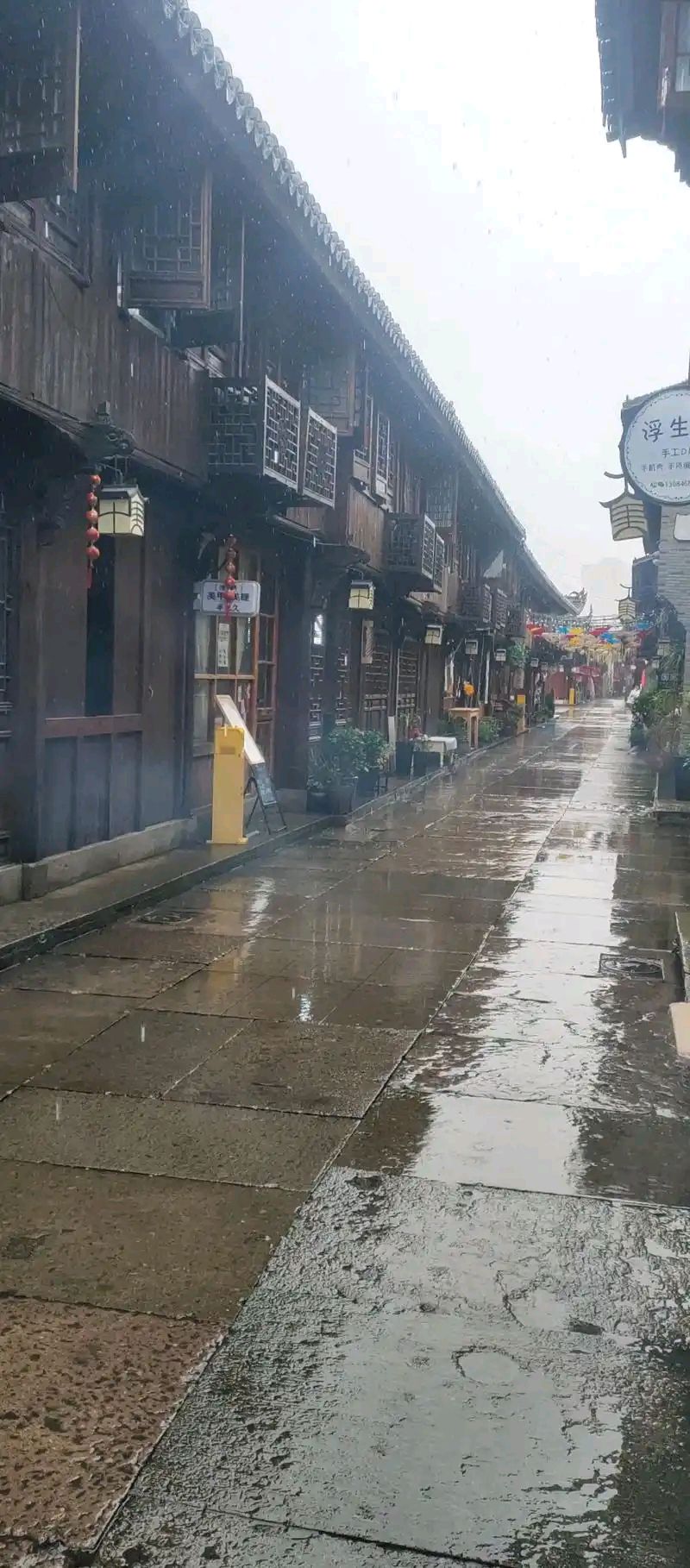 秋之新作品《皖南的梅雨季》（图2）