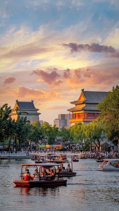 北京 北京-文：老男孩/诵：淡淡的茶香（北京）诗评：卞荔莎（美国）江花【世界诗歌金话筒朗诵团】世界诗人名人展13839期（图8）