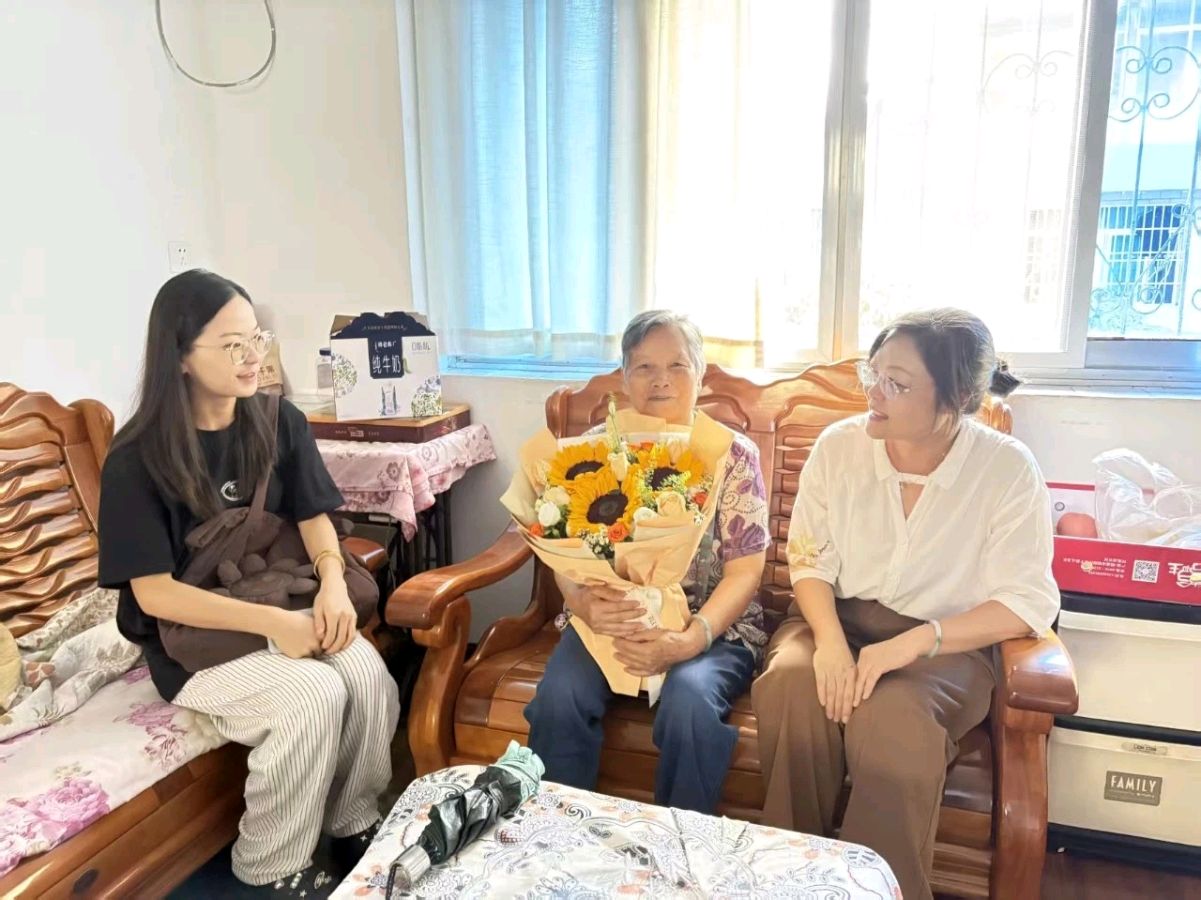【允美教育集团】情暖桑榆,赓续初心——西双版纳州允景洪小学党委开展“七一”慰问离退休党员教师主题党日活动(图15)