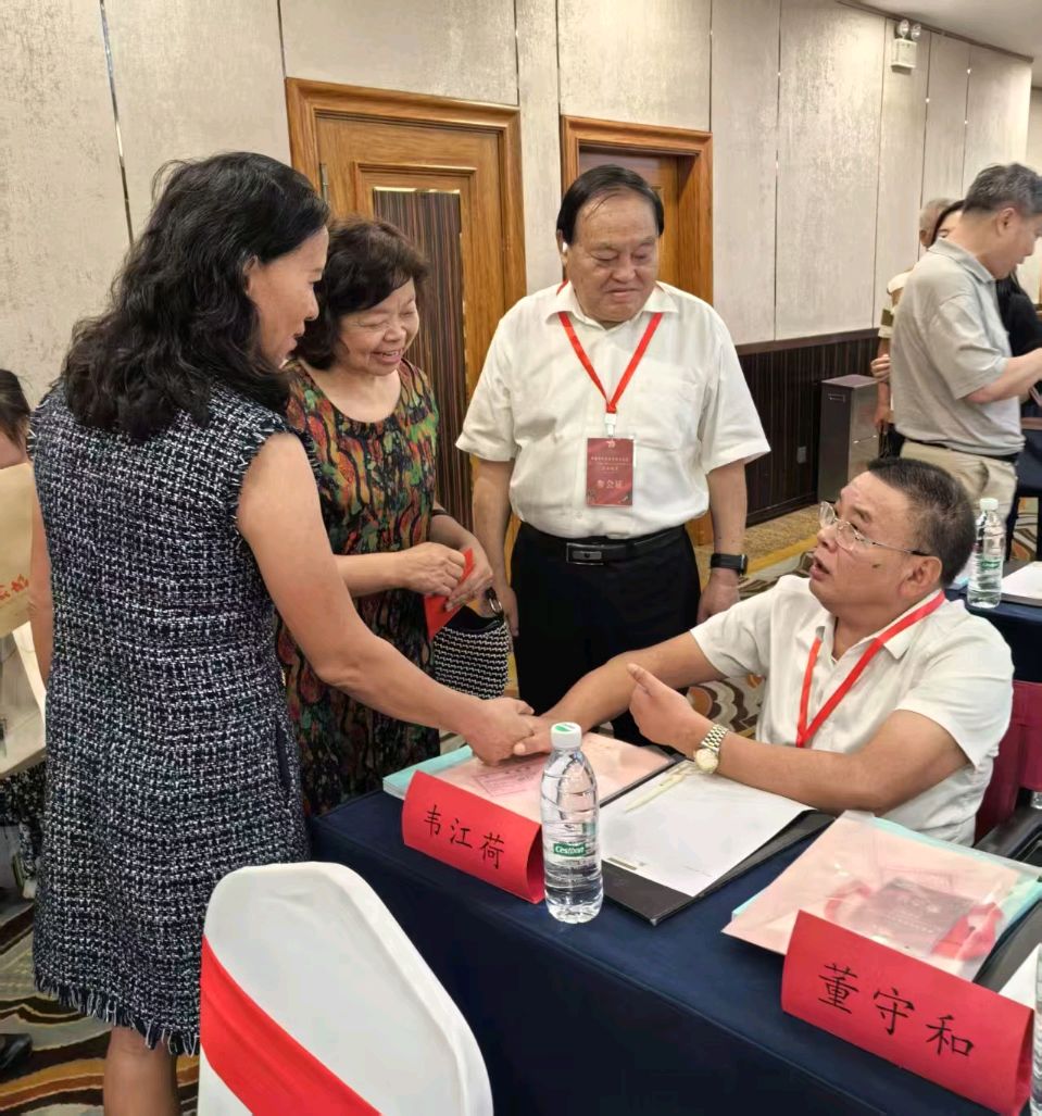 中国龙第六届“牛肝菌杯”征文作品选登: 阮德章组诗:科技高峰的风采,点评:袁徳礼(图11)
