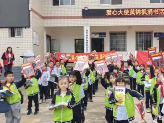 世界文学联盟 //名篇.文学艺术网联盟“爱之声”第四届公益风采晚会齐鲁风文学社周玉欣团队爱心大使作品朗诵会//主办:世界精英网腾团队和文学名人堂梅芳竹青团队(图231)