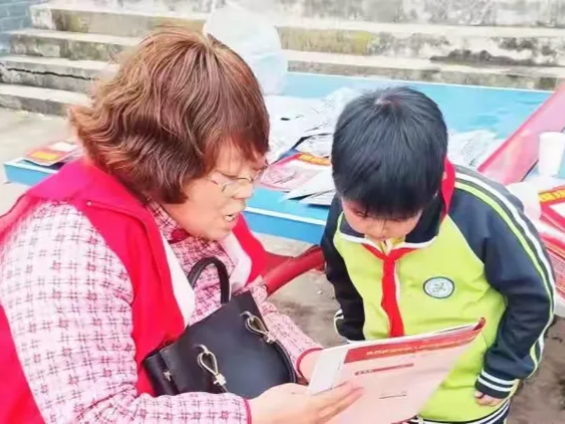 世界文学联盟 //名篇.文学艺术网联盟“爱之声”第四届公益风采晚会齐鲁风文学社周玉欣团队爱心大使作品朗诵会//主办:世界精英网腾团队和文学名人堂梅芳竹青团队(图229)