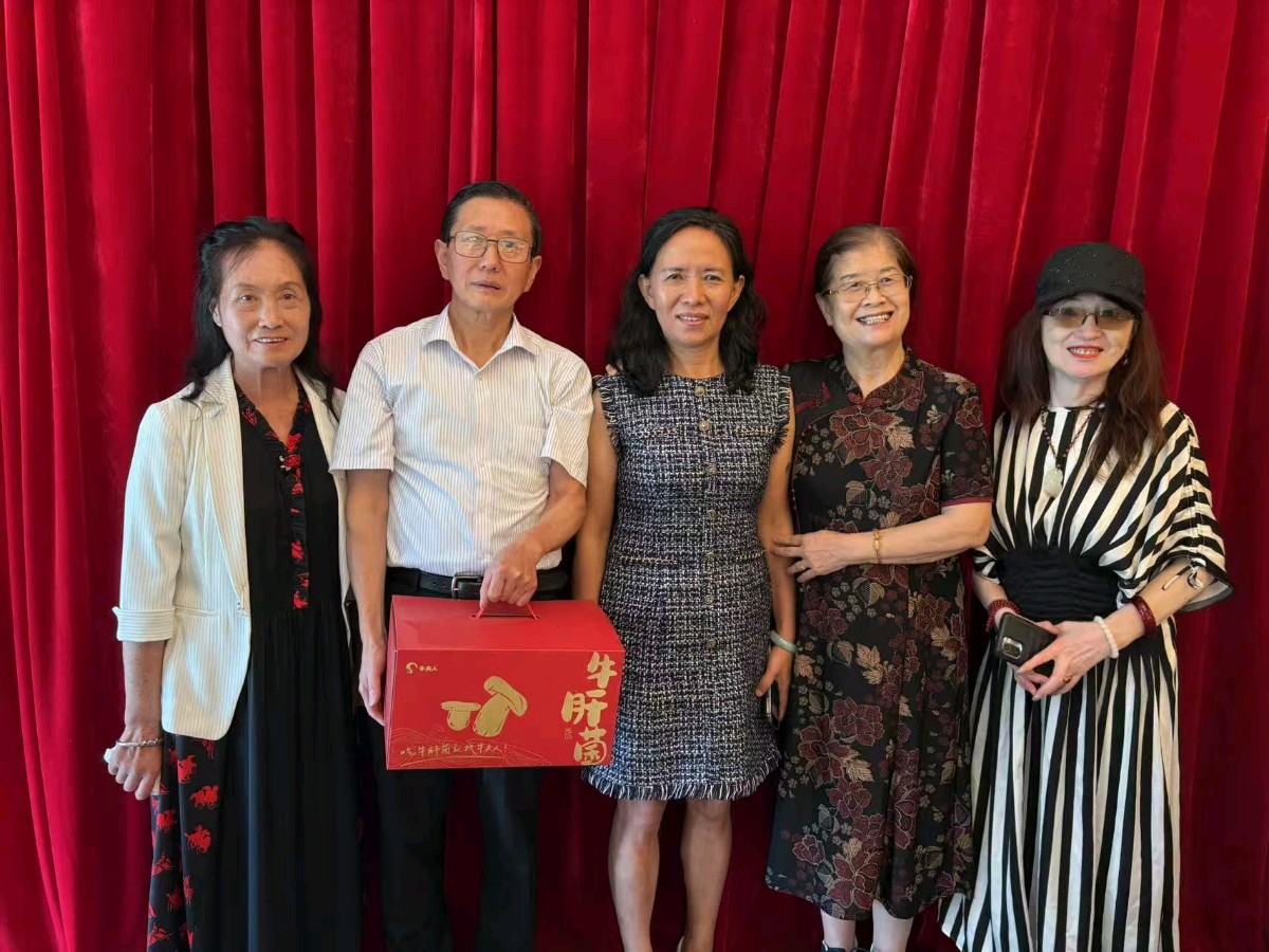 中国龙第六届“牛肝菌杯”征文作品选登:菌香里的时光褶皱,作者:丁罗蕾,点评/袁徳礼(图3)
