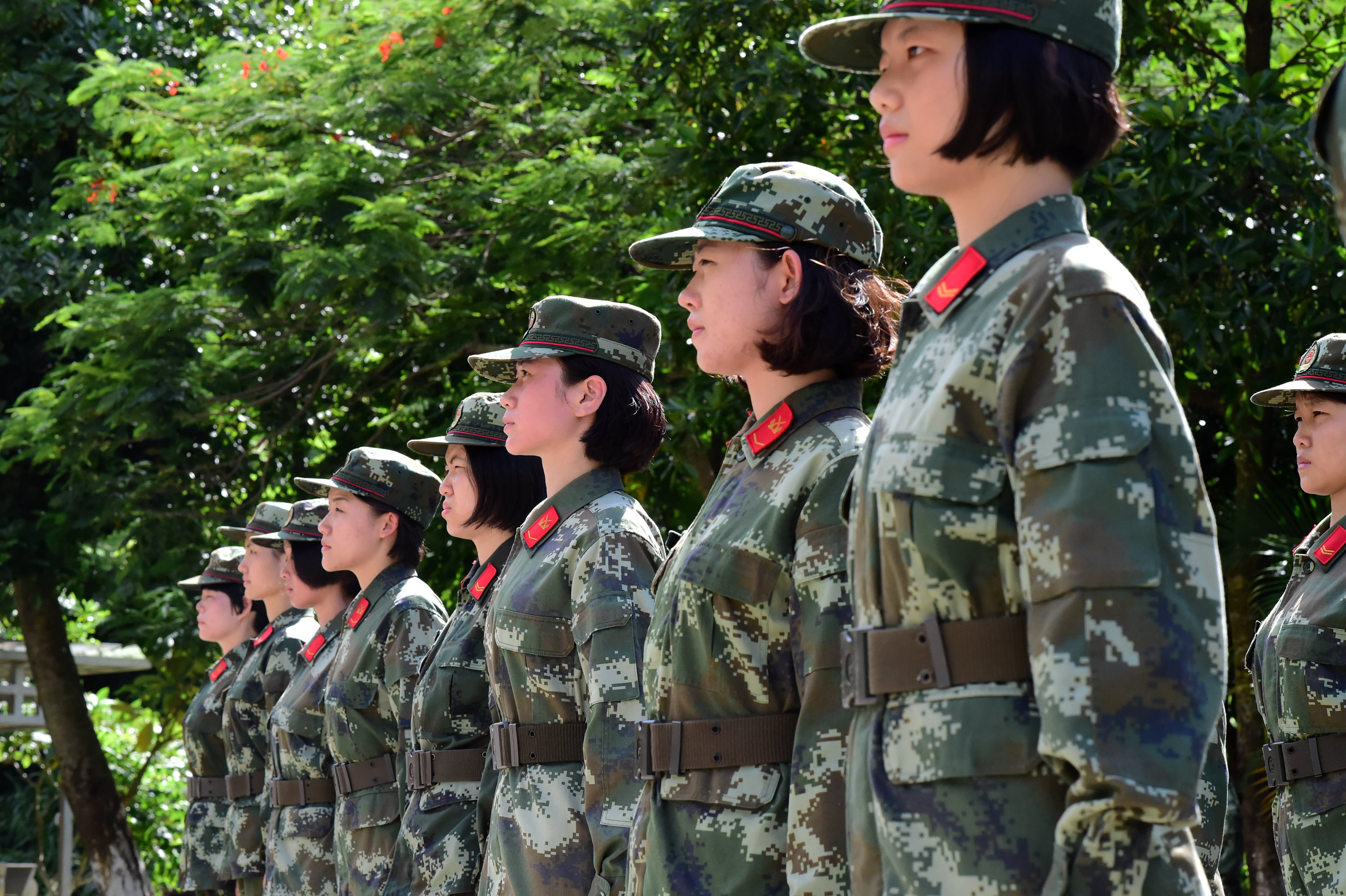 张希诵读 《致敬！中国女兵》 作者：任学路（图3）
